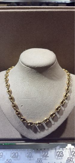 Gold Gucci puff chain
