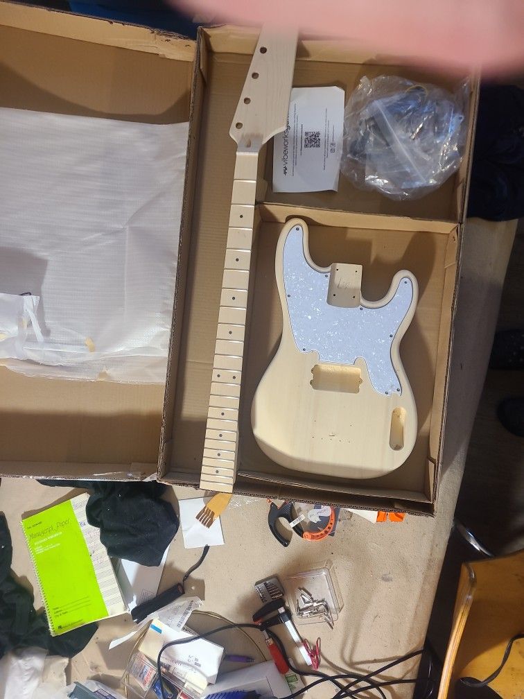 BASS GUITAR KIT. ELECTRIC