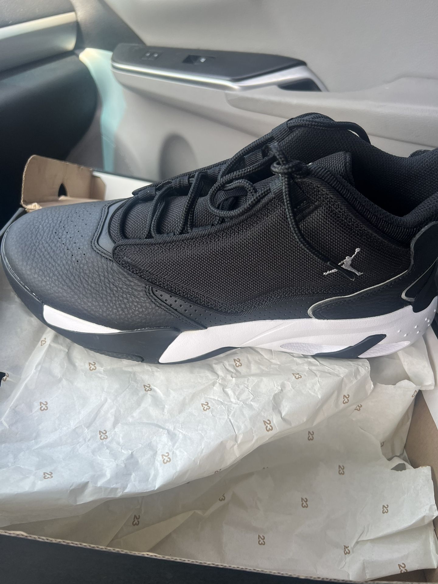 Jordan New size 11/ 5