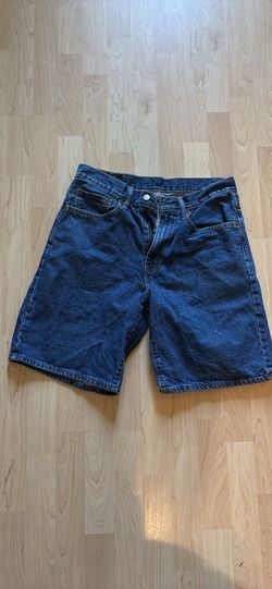 Size 32 Levi jorts