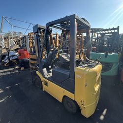 Komatsu Forklift 2-3 Stages, 5000 Lb 