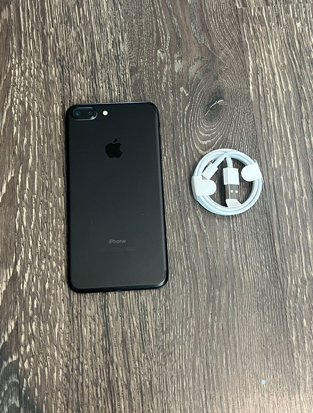 iPhone 7 Plus 128gb UNLOCKED FOR ANY CARRIER!