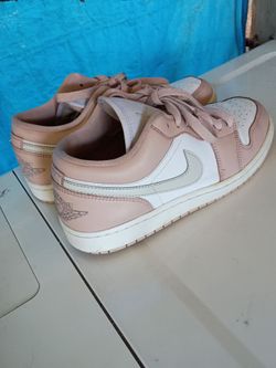 SHOES SIZE 10 PICK UP IN SUN VALLEY $10