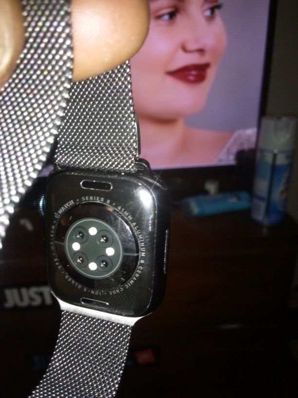 iPhone Apple Watch Series 8