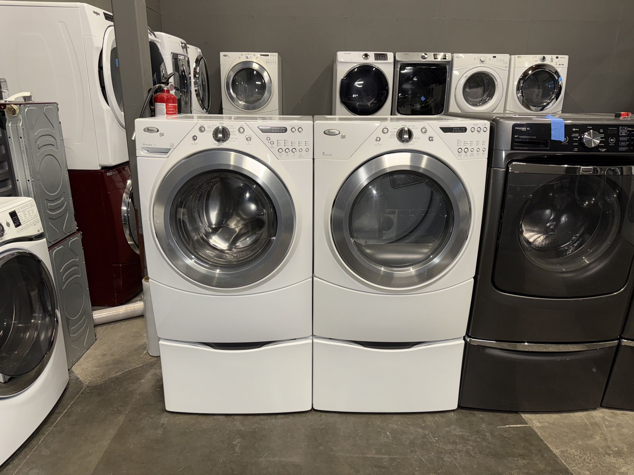 WHIRLPOOL XL CAPACITY WASHER DRYER ELECTRIC SET