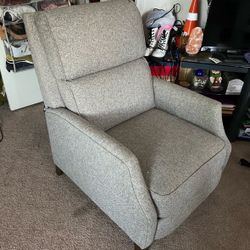 Reclinable Light Grey Chair. 
