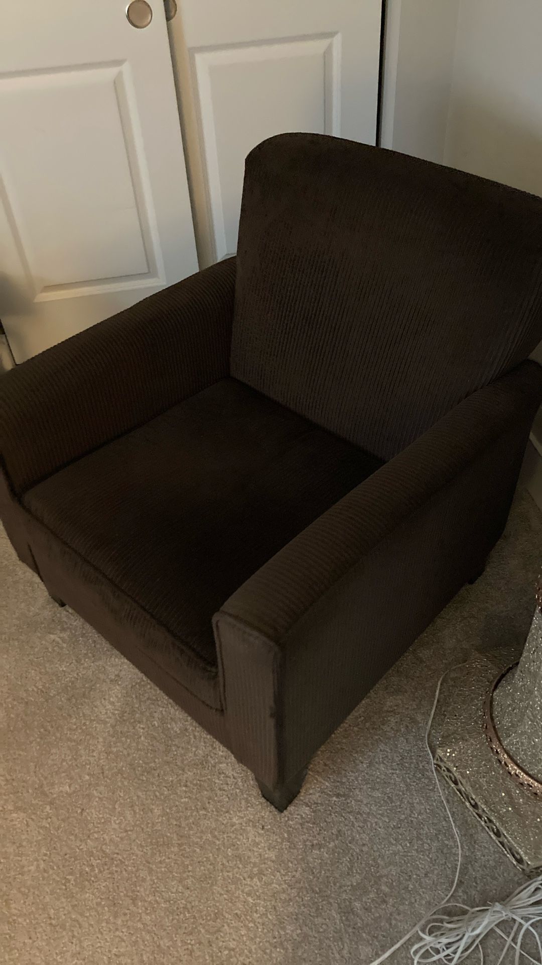 Like-new Chair From Seldens Designer Home Furnishings
