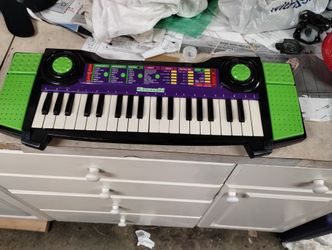 Kawasaki  37 Keys Keyboard w/Synthesizer Of Instruments & Rhythms