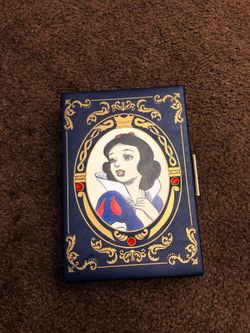Brand new Loungefry Snow White cross body