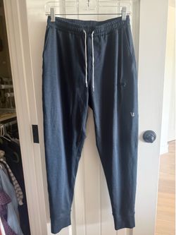 Vuori men’s size S navy jogger