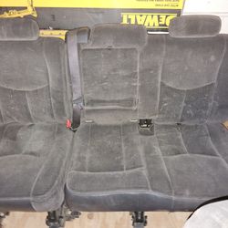 2006 Chevy 2500 Seats