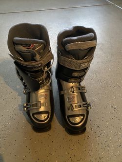 Salomon, Nordica Women Ski Shoes size 8