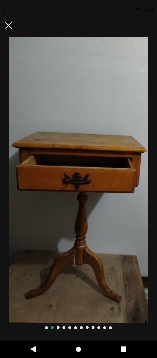 ANTIQUE - MC JOHN M. SMYTH CO END TABLE WITH 1 DRAWER 