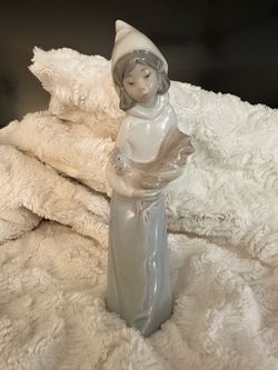 Lladro 4677 Girl with Cokerel Rooster 7-3/4" Porcelain Figurine