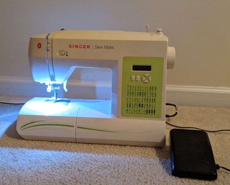 Singer Sewmate 5400 Sewing Machine *Read Listing**