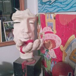 Thinking face ceramic good condition the color white