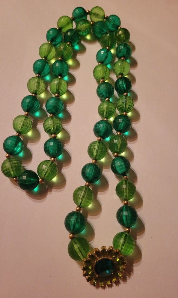 Very Rare and Beautiful Kate Spade New York Green Two Tone Necklace with Green Flower Clasp