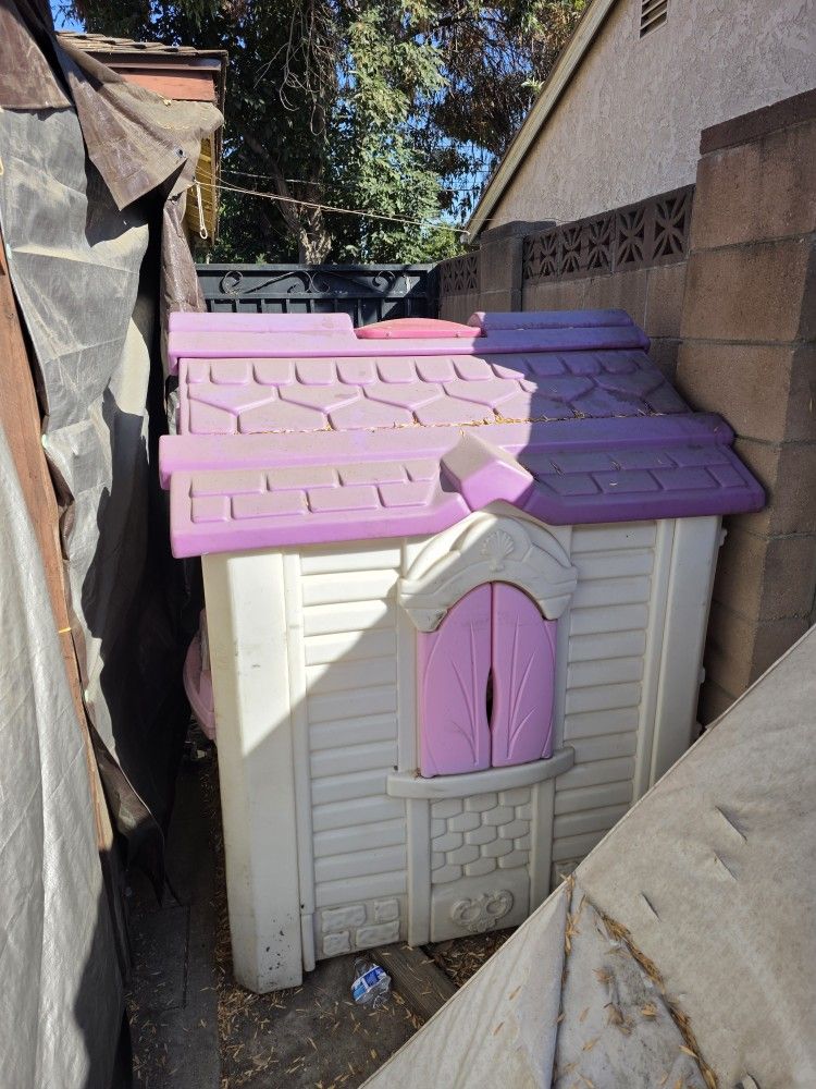 Toddler Girl's Play/doll House