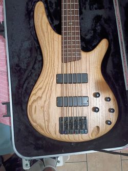 Bass guitar SD GR soundgear by ibanez sr605
