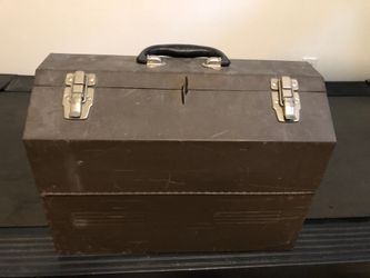 Beach Industries made in Canada cantilevered steel tool box