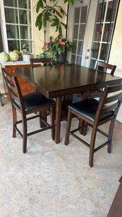 Dining table and 4 chairs  like New