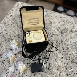 Medela Pump In Style Breast Pump – Complete Set with Accessories - Like New