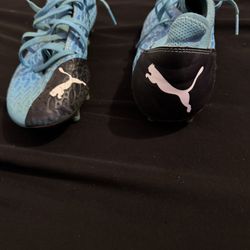 Puma Youth Soccer Cleats They Are Blue Whit And Black Size  8.5