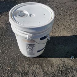 Detail Supplies, 5 Gal Contianers