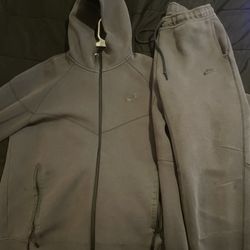 Nike tech track suit 