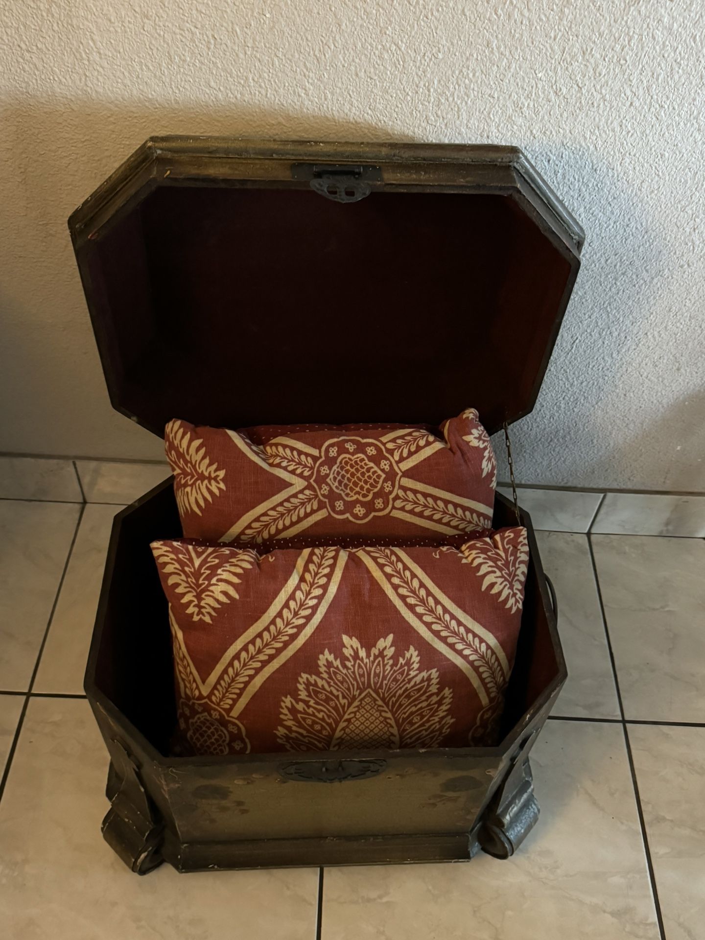 Antique Collectible Trunk