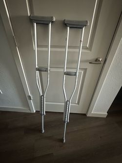 Adult crutches