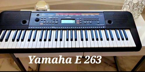 Yamaha E263 61-Key Electronic Keyboard