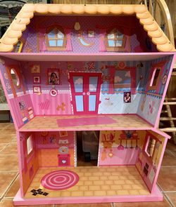 Lalaloopsy Sew House Wooden 3’ Tall Doll Playhouse