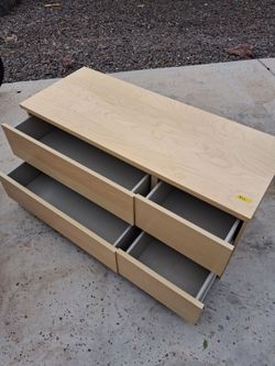 TV stand 4 drawer - Great condition