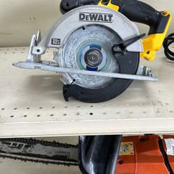 Dewalt 6 1/2” Circular Saw With Battery 