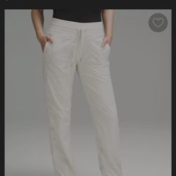 Pans Lululemon size 6 