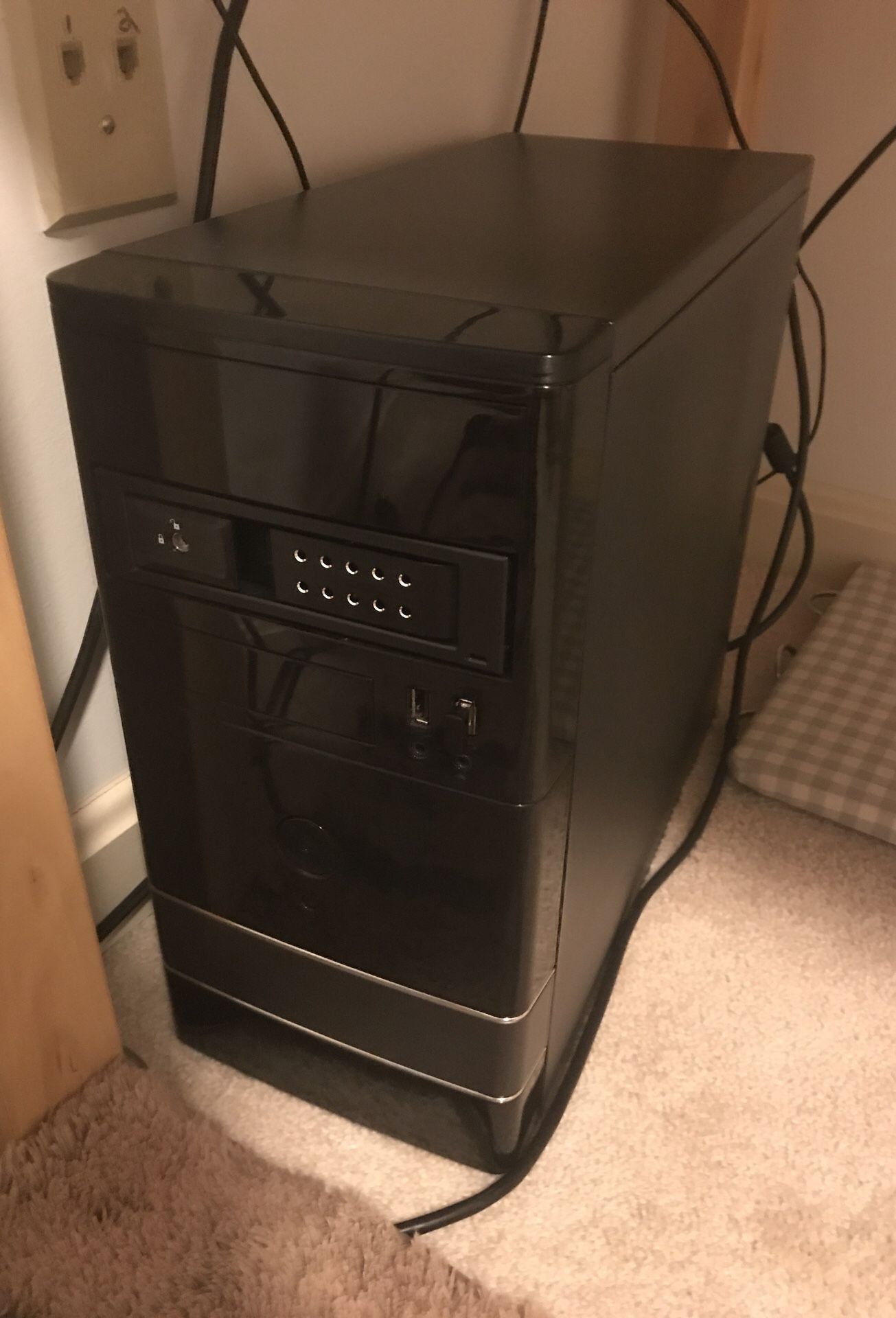 Gaming PC with monitor and keyboard.