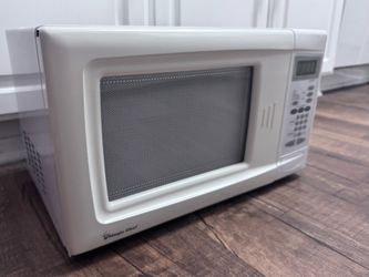 Small white microwave - Magic chef