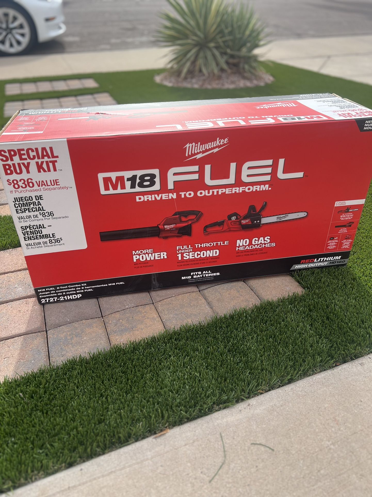 Milwaukee M18 FUEL 16 in. 18V Lithium-Ion Brushless Battery Chainsaw Kit with M18 GEN II FUEL Blower