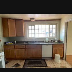 Hole Kitchen 
