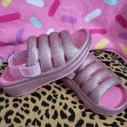 Little Girls size 12 Ugg sport yeahs sandals 