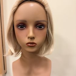 Short Blond Synthetic Hair Wig New #522
