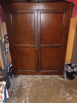 Solid Wood Needs Good Polishing 