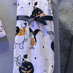 WINNIE THE POOH PINK HALLOWEEN BLANKET 