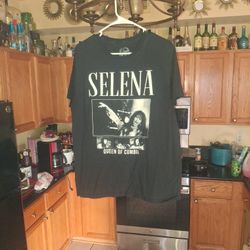 Women's Selena T Shirt Size Large Used Clean