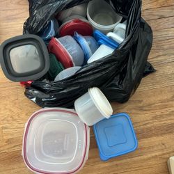 Free Miscellaneous Old Tupperware-type Containers