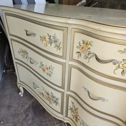 Vintage French Provincial  Dresser And Mirror In Perfect Condition 