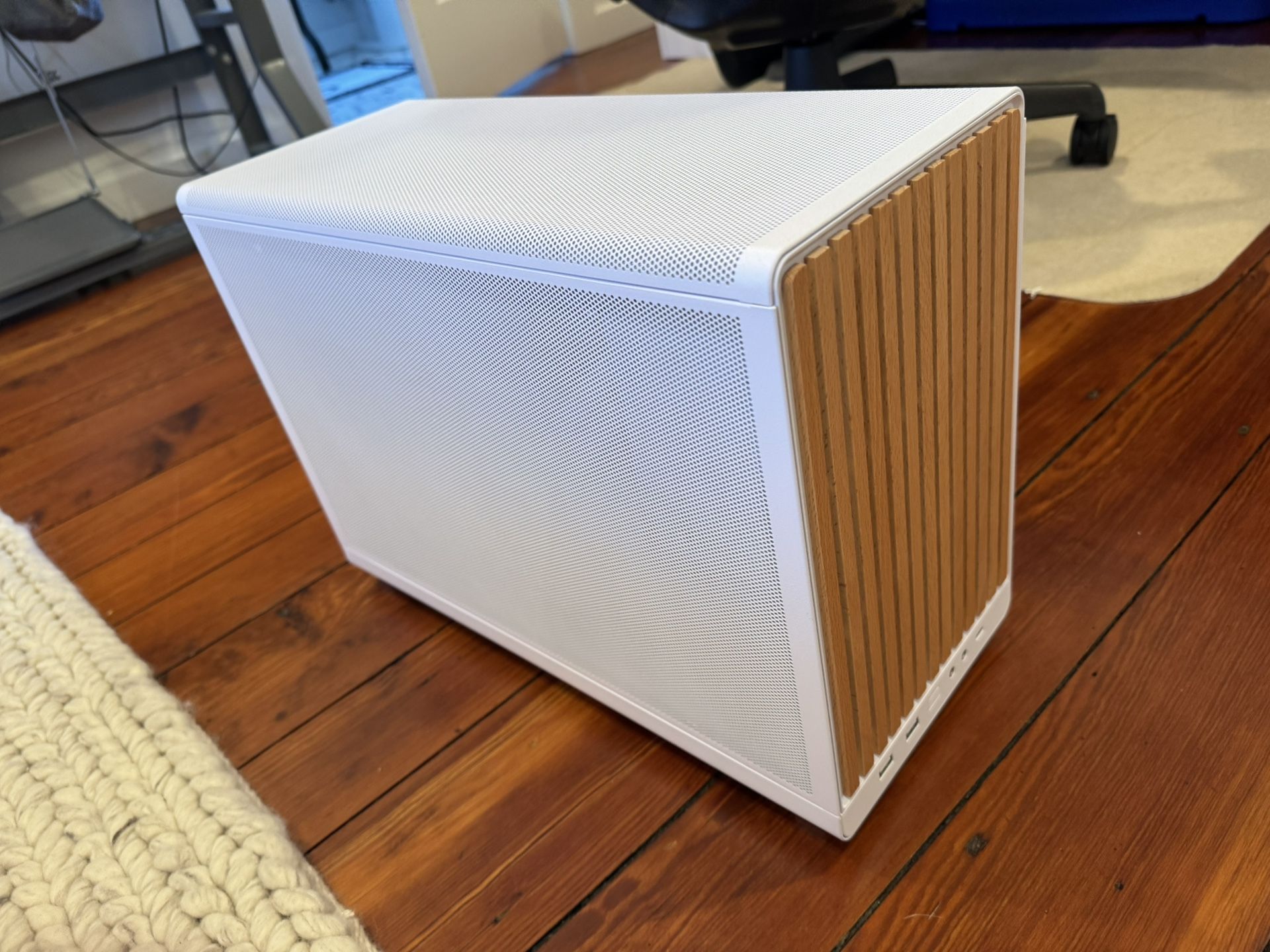 Asrock B850m / Thermaltake Tough Power 750 / Lian Li A3 mAtx Case