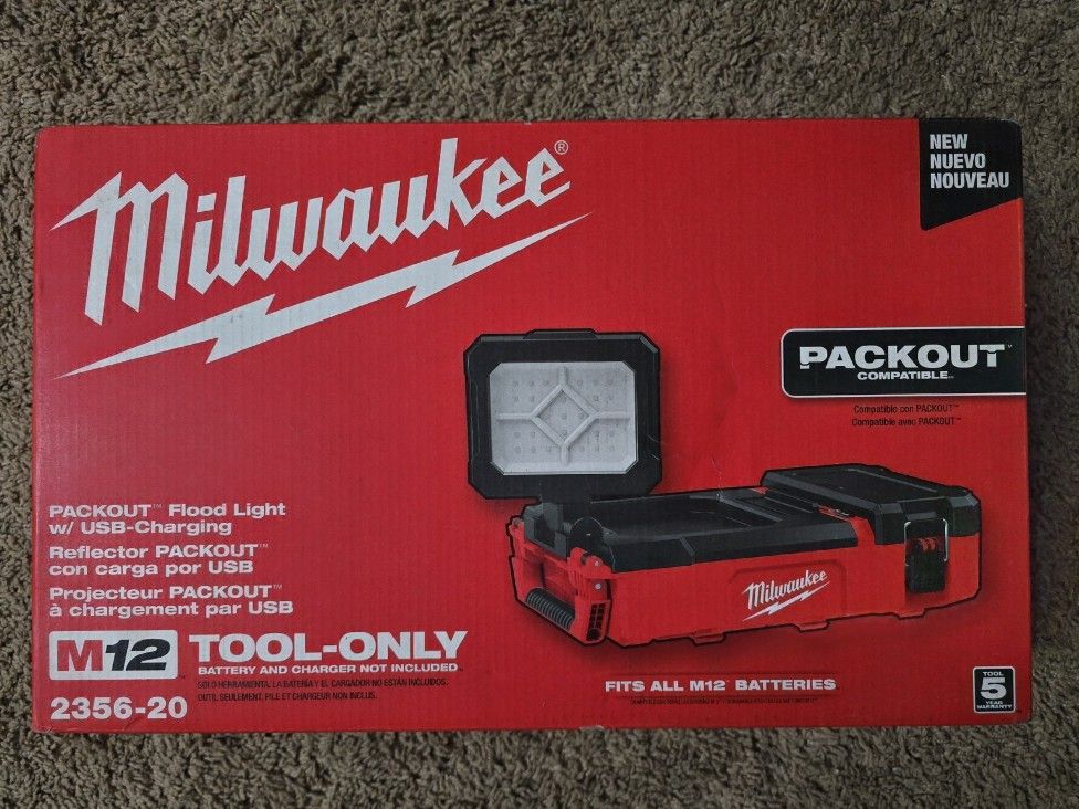 Milwaukee M12 Packout Flood Light W/USB Charging