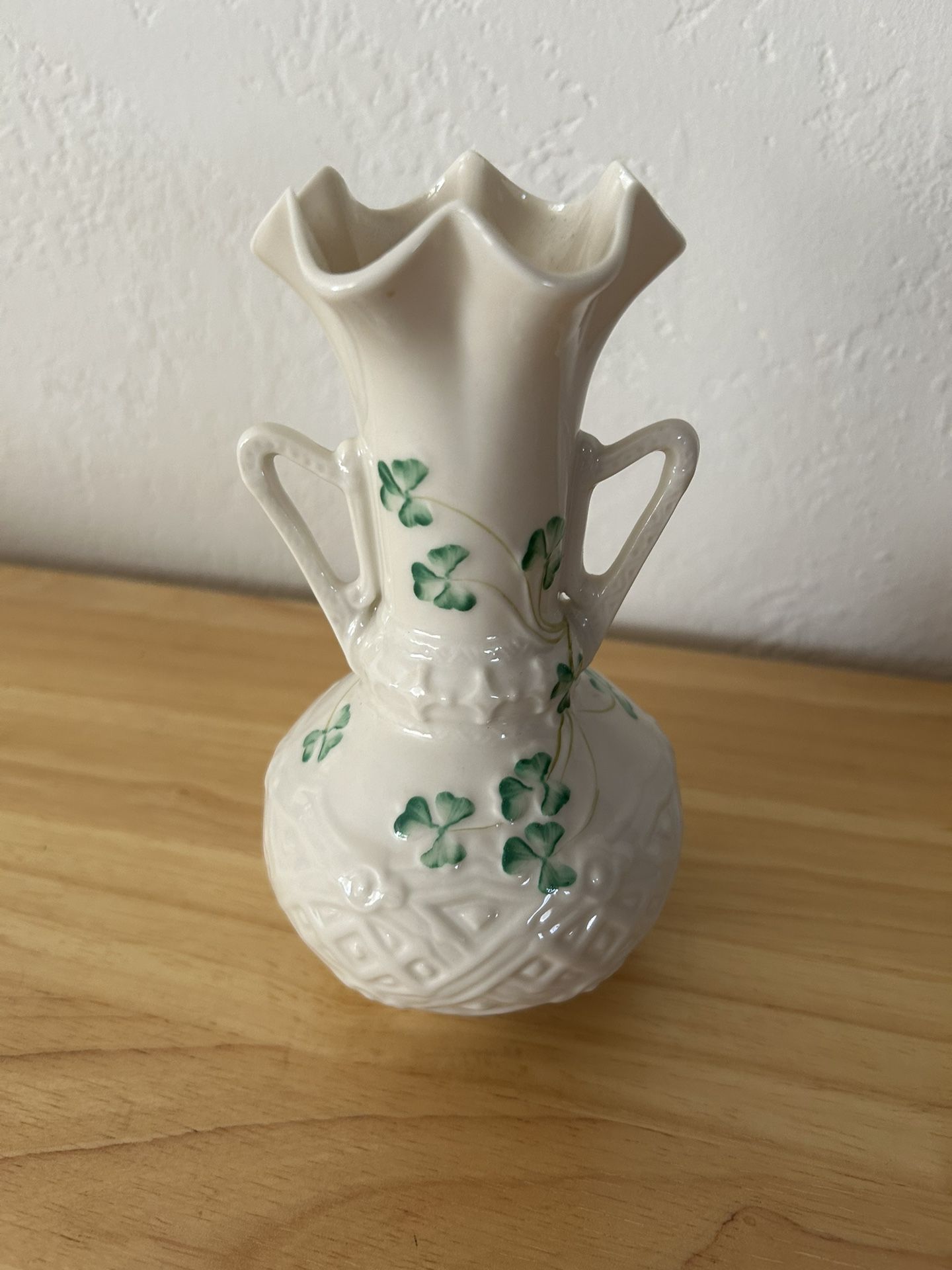 Belleek In Retrospect 2001 Shamrock Vase